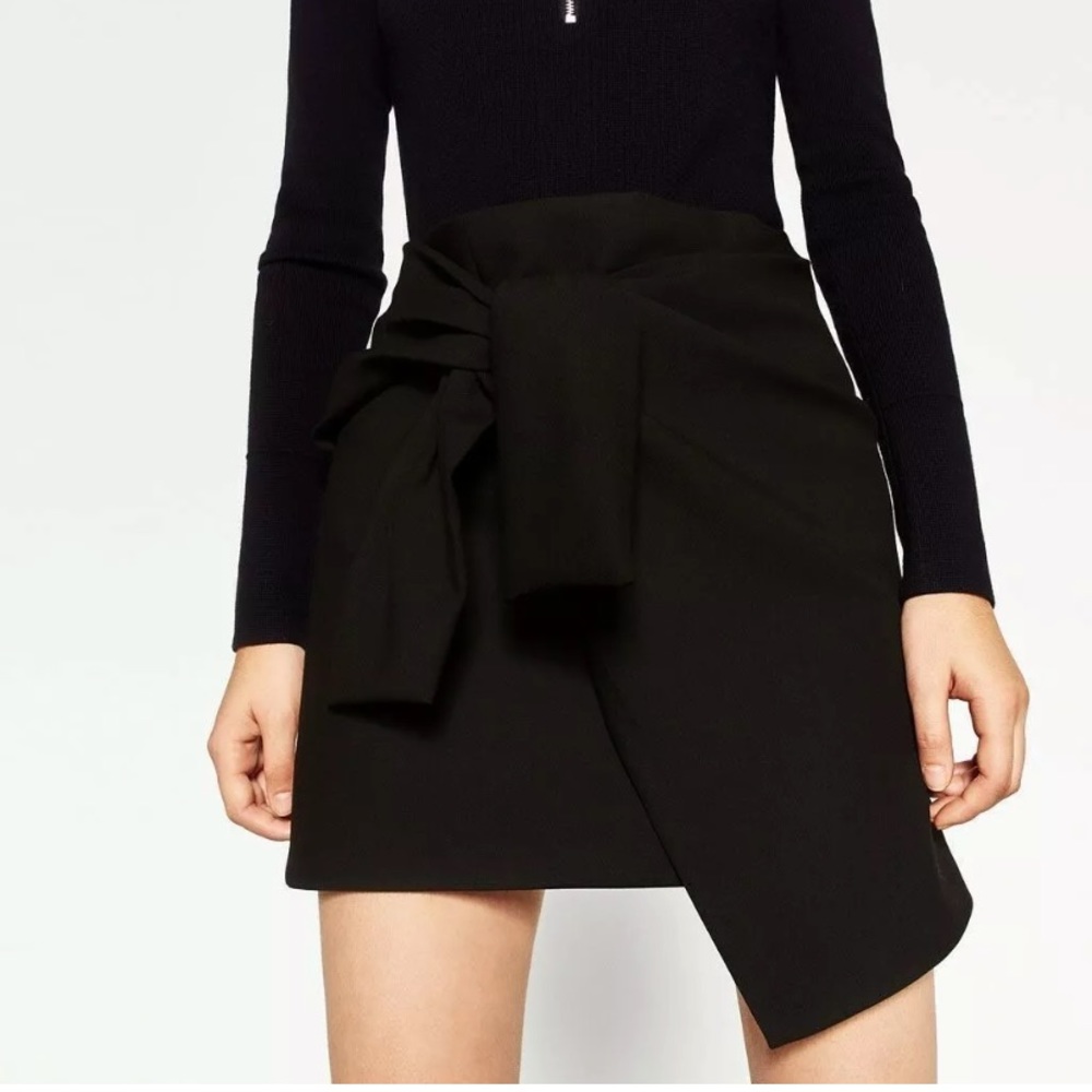 Bow mini skirt